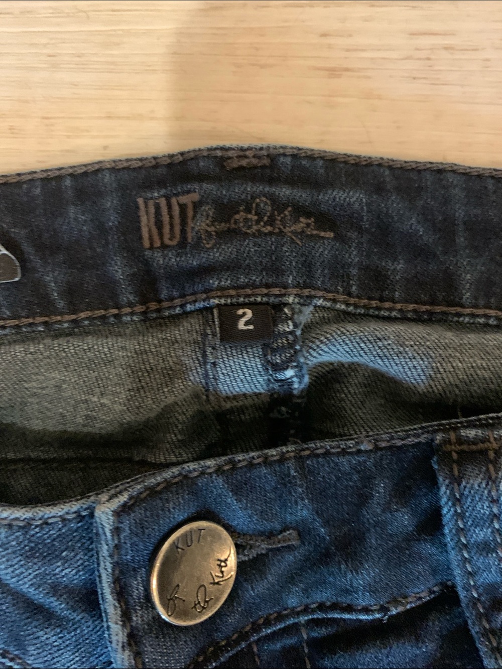 Kut from the Kloth STRAIGHT Leg size 2 - Picture 2 of 7
